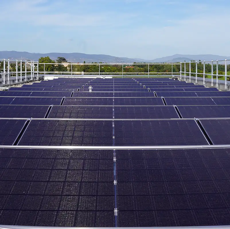 Toiture solaire PV ready équipée d'une centrale solaire installée par Domuneo