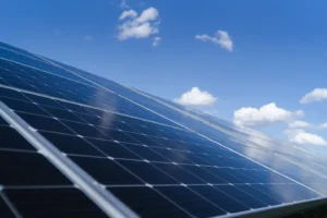 Panneau solaire par beau temps dégagé