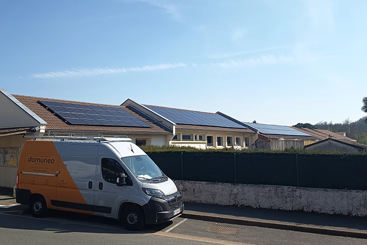 école de la commune de ste euphémie équipée de panneaux solaires pour boucle d'autoconsommation collective patrimoniale, une première dans le département de l'Ain