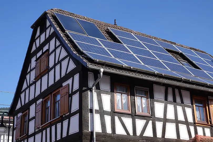 Panneaux solaires sur toit de maison Strabsourg