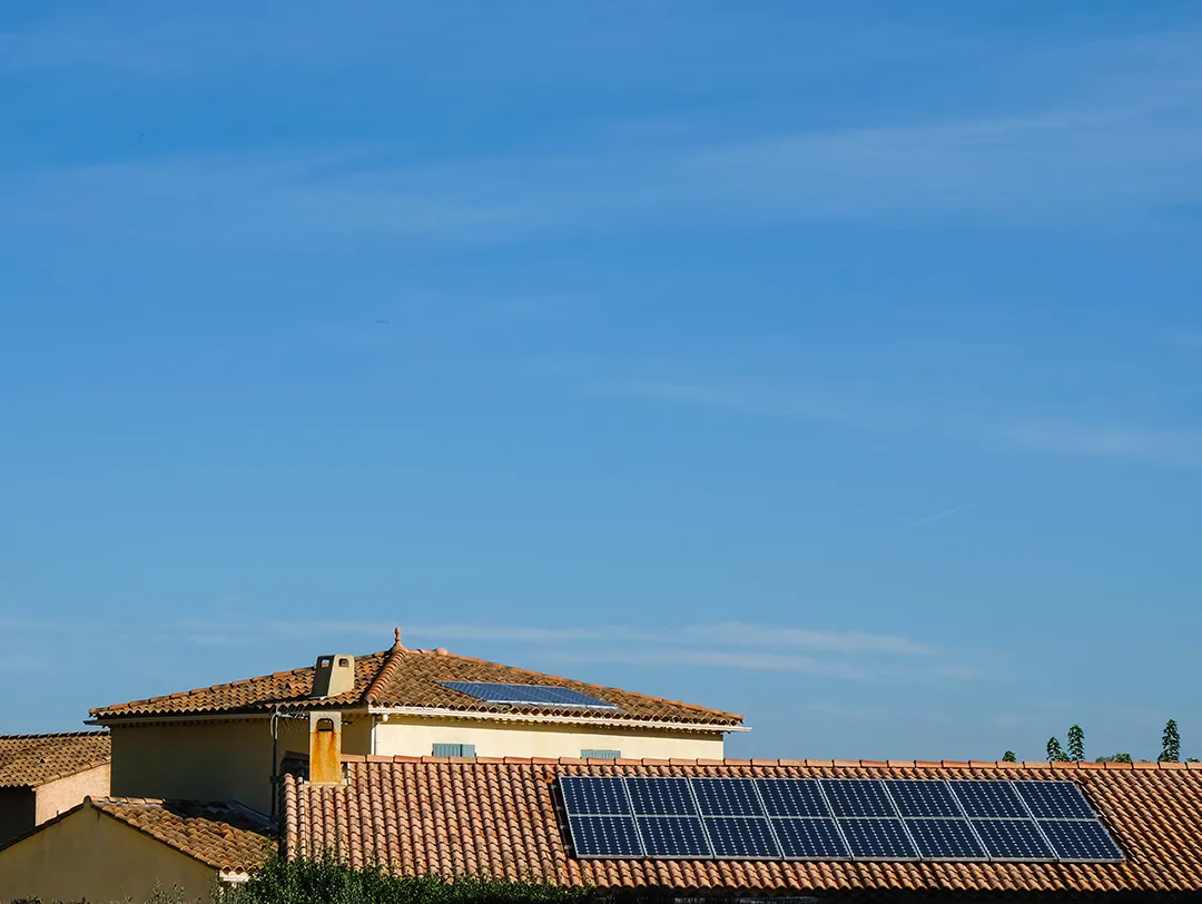 panneau solaire sur le toit d'une maison à montpellier