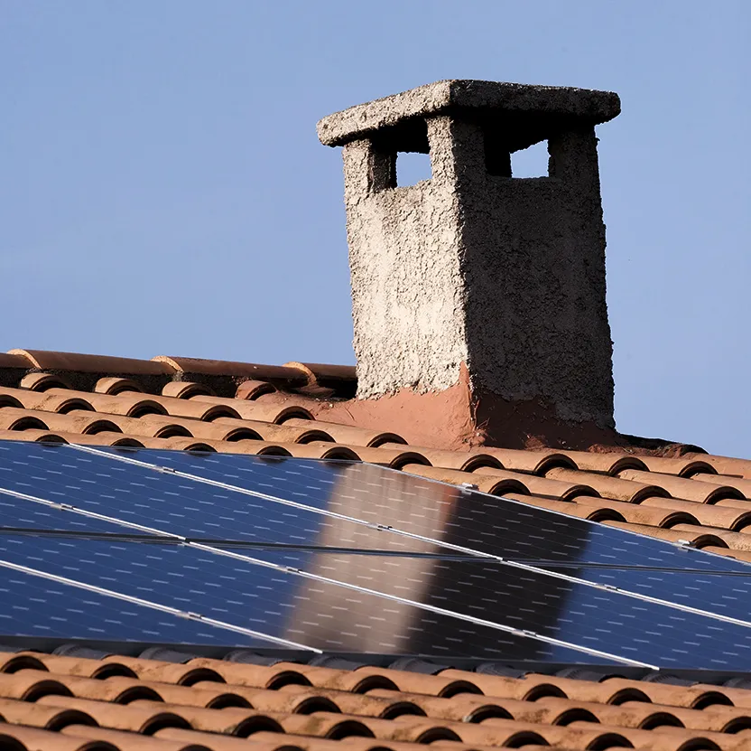 installation panneau solaire sur le toit d'une maison a montpellier occitanie