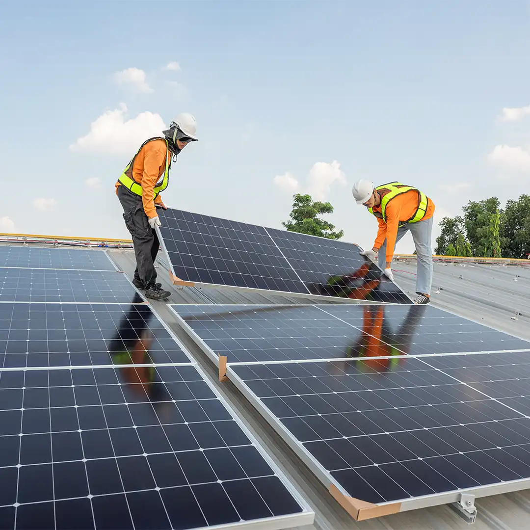 Installation de panneaux solaires Strasbourg sur la toiture d'un bâtiment professionnel