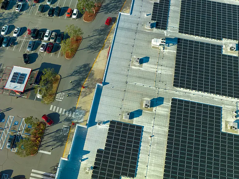 installation solaire zone commerciale